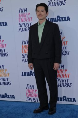 Santa Monica, ABD 'de. 25 Şubat 2024: Steven Yeun Santa Monica 'da 2024 Film Bağımsız Ruh Ödülleri' nde