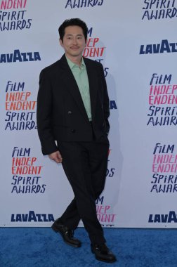 Santa Monica, ABD 'de. 25 Şubat 2024: Steven Yeun Santa Monica 'da 2024 Film Bağımsız Ruh Ödülleri' nde