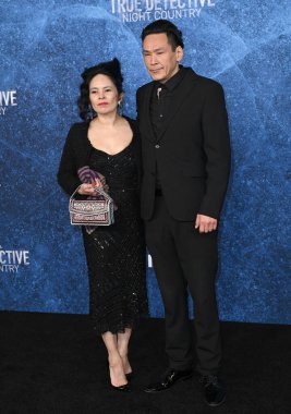 LOS ANGELES, ABD. 09 Ocak 2024: Angunnguaq Larsen & Navaranaq Larsen Paramount Tiyatrosu 'ndaki Gerçek Dedektif: Gece Ülkesi galasında