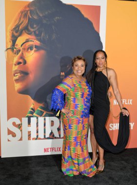 LOS ANGELES, ABD. 19 Mart 2024: Barbara Lee ve Regina King, Shirley 'nin Mısır Tiyatrosu' ndaki galasında