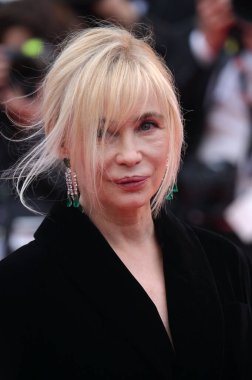 FRANSA, FRANSA. 14 Mayıs 2024: 77. Cannes Festivali 'ndeki İkinci Perde prömiyerinde Emmanuelle Beart