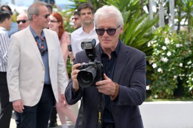 FRANSA, FRANSA. 18 Mayıs 2024: 77. Cannes Festivali 'ndeki Kanada fotoğraf çekiminde Richard Gere