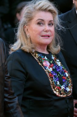 FRANSA, FRANSA. 21 Mayıs 2024: Catherine Deneuve 77. Cannes Festivali 'ndeki Marcello Mio galasında