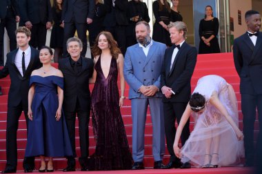 CANNES, FRANCE. May 17, 2024: Joe Alwyn, Hong Chau, Willem Dafoe, Emma Stone, Yorgos Lanthimos, Jesse Plemons, Margaret Qualley & Mamoudou Athie at the Kinds of Kindness premiere at the 77th Festival de Cannes clipart