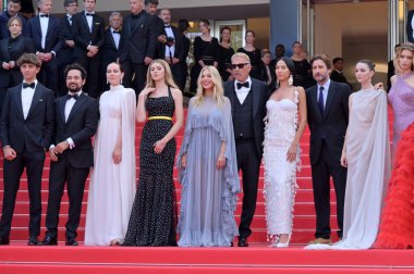 FRANSA, FRANSA. 19 Mayıs 2024: Hayes Costner, Alejandro Edda, Jena Malone, Georgia MacPhail, Sienna Miller, Kevin Costner, Wase Chief, Luke Wilson, Ella Hunt & Abbey Lee Kershaw Horizon 'da.