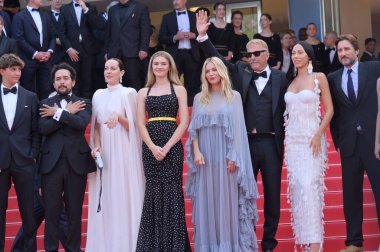 FRANSA, FRANSA. 19 Mayıs 2024: Hayes Costner, Alejandro Edda, Jena Malone, Georgia MacPhail, Sienna Miller, Kevin Costner, Wase Chief & Luke Wilson at the Horizon: A American Saga premiere at the 77.