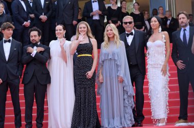FRANSA, FRANSA. 19 Mayıs 2024: Hayes Costner, Alejandro Edda, Jena Malone, Georgia MacPhail, Sienna Miller, Kevin Costner, Wase Chief & Luke Wilson at the Horizon: A American Saga premiere at the 77.