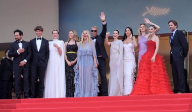 FRANSA, FRANSA. 19 Mayıs 2024: Alejandro Edda, Hayes Costner, Jena Malone, Georgia MacPhail, Sienna Miller, Kevin Costner, Ella Hunt, Wase Chief, Abbey Lee Kershaw, Isabelle Fuhrman & Luke Wilson Horizon 'da: 77. 