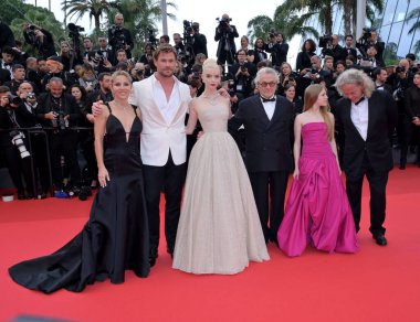 FRANSA, FRANSA. 15 Mayıs 2024: Elsa Pataky, Chris Hemsworth, Anya Taylor-Joy, George Miller, Alyla Browne, Doug Mitchell & Tom Burke Furiosa 'da: A Mad Max Saga galası