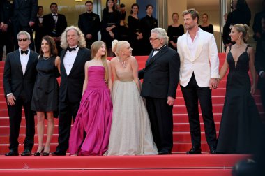 FRANSA, FRANSA. 15 Mayıs 2024: Michael De Luca, Pamela Abdy, Doug Mitchell, Alyla Browne, Anya Taylor-Joy, George Miller, Tom Burke, Chris Hemsworth & Elsa Pataky in the Furiosa: A Mad Max Saga premiere at the 77. Festival de Cannes