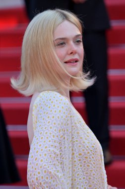 FRANSA, FRANSA. 25 Mayıs 2024: Elle Fanning 77. Cannes Festivali Kapanış Töreni 'nde