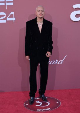 Antibes, Frances. 23 Mayıs 2024, Evan Ross Hotel du Cap d 'Antibes' deki 30. amfAR Gala Cannes 'da.