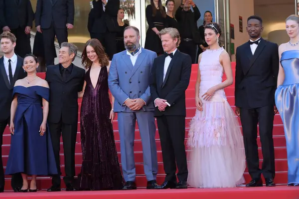 stock image CANNES, FRANCE. May 17, 2024: Joe Alwyn, Hong Chau, Willem Dafoe, Emma Stone, Yorgos Lanthimos, Jesse Plemons, Margaret Qualley & Mamoudou Athie at the Kinds of Kindness premiere at the 77th Festival de Cannes