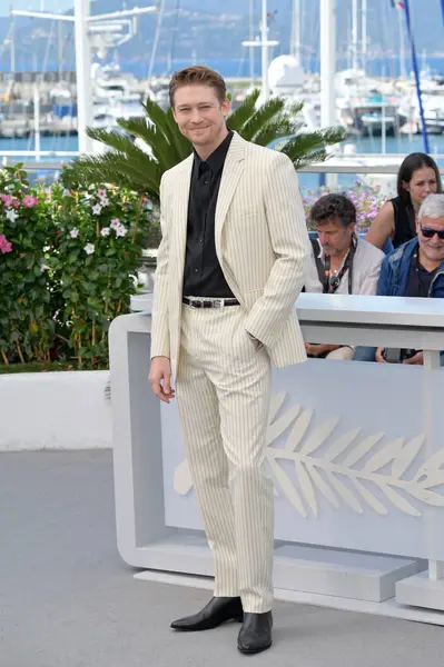 FRANSA, FRANSA. 18 Mayıs 2024: Joe Alwyn, Cannes Festivali 'ndeki Kinds of Kindness fotoğraf çekiminde.