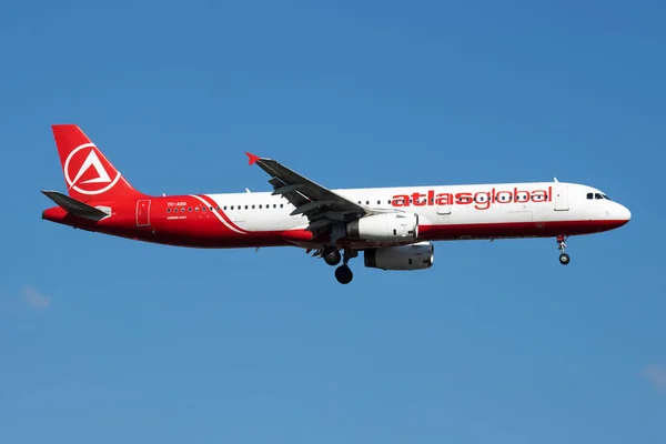 stock image Istanbul / Turkey - March 29, 2019: AtlasGlobal Airbus A321 TC-AGG passenger plane arrival and landing at Istanbul Ataturk Airport