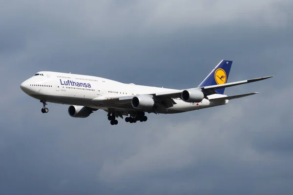 Frankfurt Germany August 2014 Lufthansa Passenger Plane Airport Schedule Flight — Φωτογραφία Αρχείου
