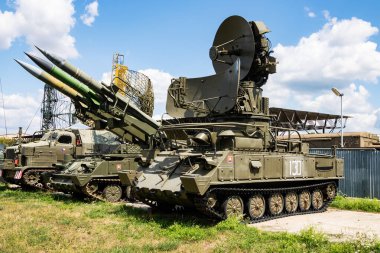 Antenli Sovyet ve Rus mobil radar istasyonu. Hava savunması. Modern ordu endüstrisi.