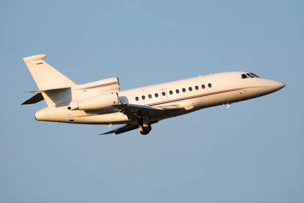 Havaalanındaki Isimsiz Yolcu Uçağı Şirket Seyahati Havacılık Uçak Vip Taşımacılığı — Stok fotoğraf
