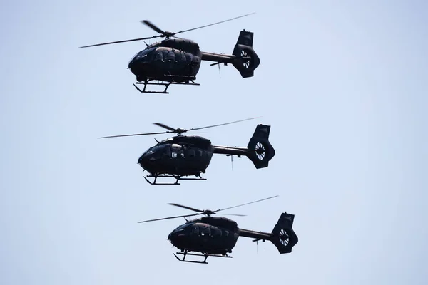 Szolnok ハンガリー 2022年8月16日 ハンガリー空軍のエアバスヘリコプターH145M軍用ユーティリティヘリコプター 飛行作戦だ 航空産業と回転翼航空機 輸送と空路 — ストック写真