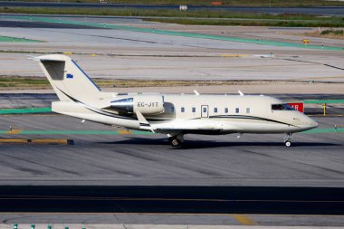 Madrid, İspanya - 4 Mayıs 2016: Havaalanında yolcu uçağı. Şirket seyahati. Havacılık ve uçak. Vip taşımacılığı. Şirket ve şirket taşımacılığı. Uç ve uç.