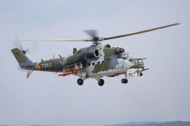 Sliac, Slovakya - 2 Eylül 2018: Hava üssünde askeri helikopter. Hava Kuvvetleri uçuş operasyonu. Havacılık ve uçak. Hava savunması. Askeri endüstri. Uç ve uç.