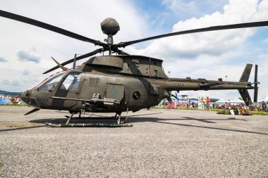 Sliac / Slovakya - 3 Ağustos 2019: Hırvat Hava Kuvvetleri Zili OH-58D Kiowa Savaşçısı SIAF Slovak Uluslararası Hava Festivali 2019 'da helikopter durağan görüntüsü