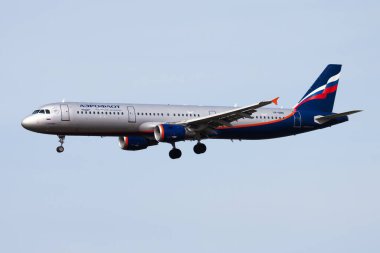 Amsterdam, Hollanda - 12 Nisan 2015: Aeroflot yolcu uçağı havaalanında. Uçuş planını ayarlayın. Havacılık ve uçak. Hava ulaşımı. Küresel uluslararası ulaşım. Uç ve uç.