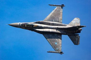 Zeltweg, Avusturya - 3 Eylül 2022: Yunan Hava Kuvvetleri Lockheed Martin F-16 Fighting Falcon. Askeri savaş uçağı hava üssünde. Havacılık ve uçak. Hava savunması. Uç ve uç.