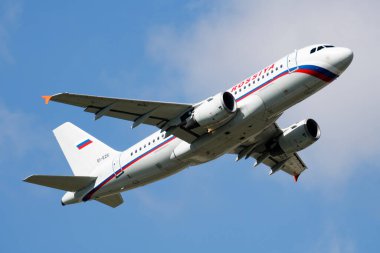 Münih, Almanya - 6 Temmuz 2016: Rossiya Havayolları yolcu uçağı havaalanında. Uçuş planını ayarlayın. Havacılık ve uçak. Hava ulaşımı. Küresel uluslararası ulaşım. Uç ve uç.