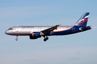 Münih, Almanya - 7 Şubat 2014: Aeroflot yolcu uçağı havaalanında. Uçuş planını ayarlayın. Havacılık ve uçak. Hava ulaşımı. Küresel uluslararası ulaşım. Uç ve uç.