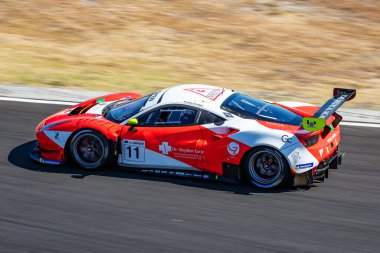 Mogyorod, Macaristan - 9 Temmuz 2022: Ferrari 488 GT3. Motorsport ve yarış. Spor araba ve süper araba. Eylem Fotoğrafçılığı.