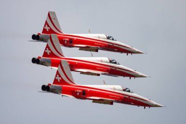 Radom, Polonya - 23 Ağustos 2013: Askeri savaş uçağı hava üssünde. Hava Kuvvetleri uçuş operasyonu. Havacılık ve uçak. Hava savunması. Askeri endüstri. Uç ve uç.