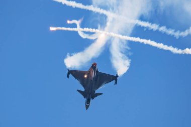 Zeltweg, Avusturya - 3 Eylül 2022: Macar Hava Kuvvetleri SAAB JAS 39 Gripen. Askeri savaş uçağı hava üssünde. Uçuş operasyonu. Havacılık ve uçak. Hava savunması. Uç ve uç.
