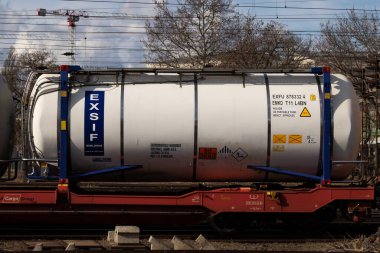 Budapeşte, Macaristan - 28 Şubat 2021: EXSIF. Konteynır nakliyesi. Küresel kargo ve ulaşım. Uluslararası ulaşım.