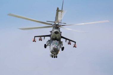 Sliac, Slovakya - 2 Eylül 2018: Hava üssünde askeri helikopter. Hava Kuvvetleri uçuş operasyonu. Havacılık ve uçak. Hava savunması. Askeri endüstri. Uç ve uç.