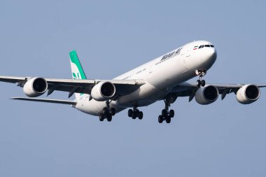 İstanbul / Türkiye - 28 Mart 2019: Mahan Air Airbus A340-600 Ep-Mmf yolcu uçağı İstanbul Atatürk Havalimanı'na iniş yaptı