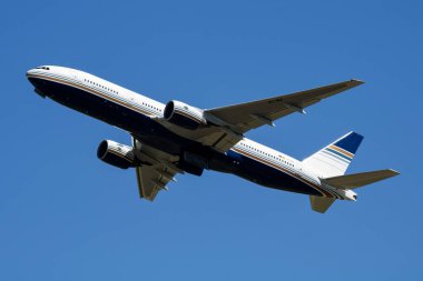 Madrid, İspanya - 1 Mayıs 2016: Havaalanında ayrıcalıklı yolcu uçağı. Uçuş planını ayarlayın. Havacılık ve uçak. Hava ulaşımı. Küresel uluslararası ulaşım. Uç ve uç.