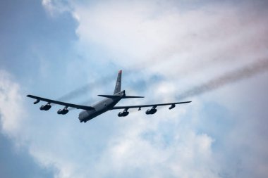 Zeltweg, Avusturya - 3 Eylül 2022: ABD Hava Kuvvetleri Boeing B-52 Stratocastle stratejik bombardıman uçağı hava üssünde. Askeri uçak. Havacılık endüstrisi. Uç ve uç.