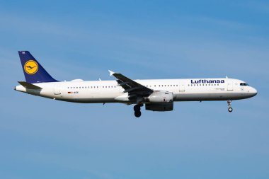 Viyana, Avusturya - 20 Mayıs 2018: Lufthansa Airbus A321 D-AISK yolcu uçağı Viyana Havaalanına iniş yaptı