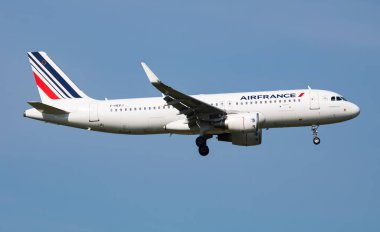 Viyana, Avusturya - 20 Mayıs 2018: Air France Airbus A320 F-HEPJ yolcu uçağı Viyana Havaalanına iniş yaptı
