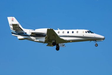 Viyana, Avusturya - 13 Mayıs 2018: Goldeck Flug Cessna 560XL Citation Excel OE-GCG yolcu uçağı Viyana Havaalanına iniş ve iniş