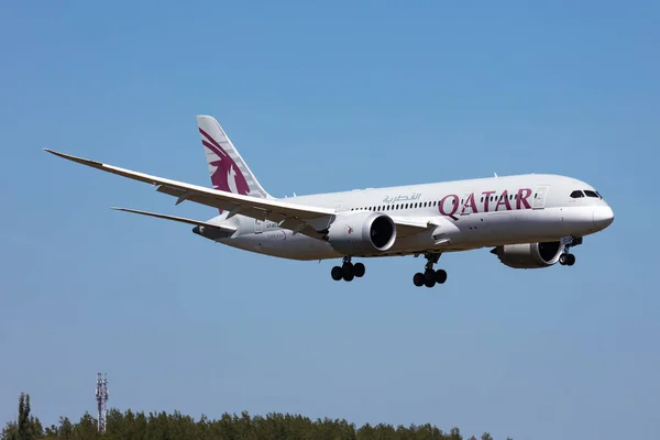 Budapest Hungría Mayo 2021 Qatar Airways Passenger Plane Airport Programe —  Fotos de Stock