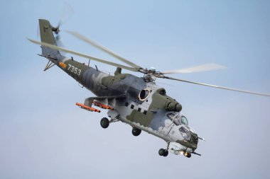 Sliac, Slovakya - 2 Eylül 2018: Hava üssünde askeri helikopter. Hava Kuvvetleri uçuş operasyonu. Havacılık ve uçak. Hava savunması. Askeri endüstri. Uç ve uç.