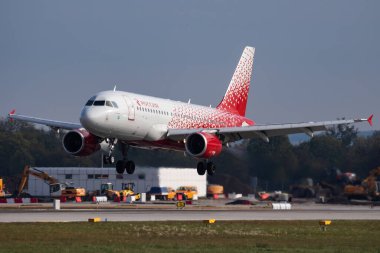 Münih, Almanya - 10 Ekim 2017: Rossiya Havayolları yolcu uçağı. Uçuş planını ayarlayın. Havacılık ve uçak. Hava ulaşımı. Küresel uluslararası ulaşım. Uç ve uç.