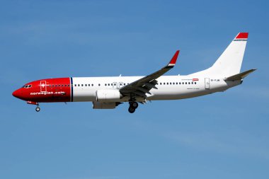 Madrid, İspanya - 4 Mayıs 2016: Norveç Hava Mekiği yolcu uçağı havaalanında. Uçuş planını ayarlayın. Havacılık ve uçak. Hava ulaşımı. Küresel uluslararası ulaşım. Uç ve uç.