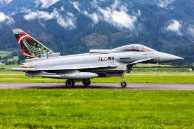 Zeltweg, Avusturya - 6 Eylül 2019: Askeri savaş uçağı hava üssünde. Hava Kuvvetleri uçuş operasyonu. Havacılık ve uçak. Hava savunması. Askeri endüstri. Uç ve uç.
