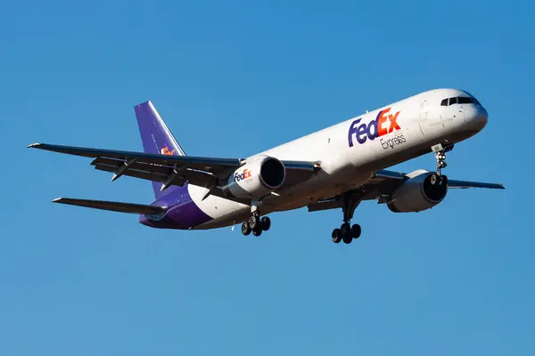 stock image Budapest, Hungary - July 31, 2013: Fedex Express cargo plane at airport. Aviation and aircraft. Air freight and transport. Fly and flying.