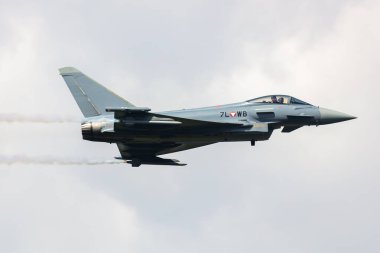 Zeltweg, Avusturya - 3 Eylül 2022: Avusturya Hava Kuvvetleri Eurofighter Typhoon. Askeri savaş uçağı hava üssünde. Uçuş operasyonu. Havacılık ve uçak. Hava savunması. Uç ve uç.