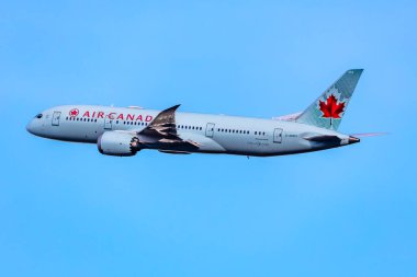 Viyana, Avusturya - 4 Ocak 2024: Air Canada Boeing 787-8 Dreamliner yolcu uçağı havaalanında. Havacılık ve uçak. Hava taşımacılığı ve seyahat. Uç ve uç.
