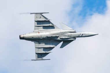 Zeltweg, Avusturya - 2 Eylül 2016: Çek Hava Kuvvetleri SAAB JAS 39 Gripen savaş uçağı hava üssünde. Uçak uçuş manevrası. Uçuş operasyonu. Askeri havacılık. Hava savunması.